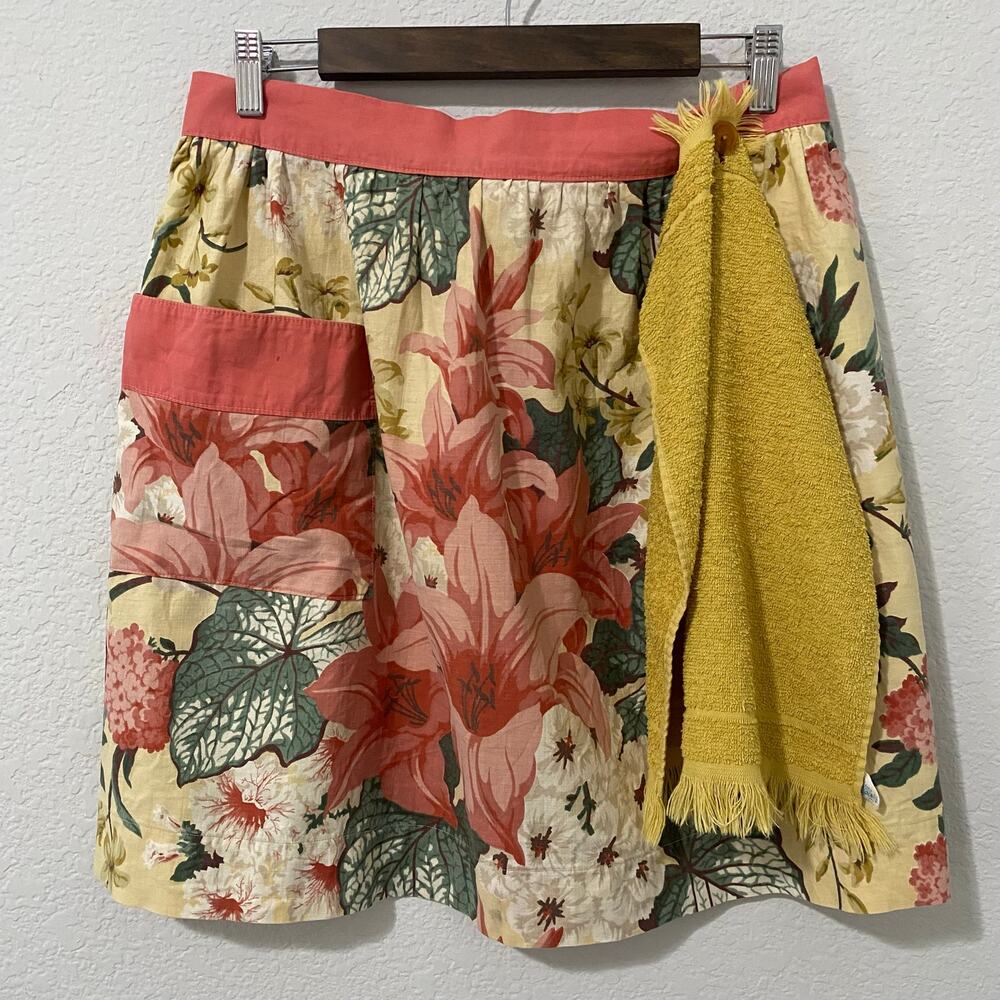 Vintage 1960s Floral Half Apron w/ Button On Towel Cottagecore Retro Kitchen